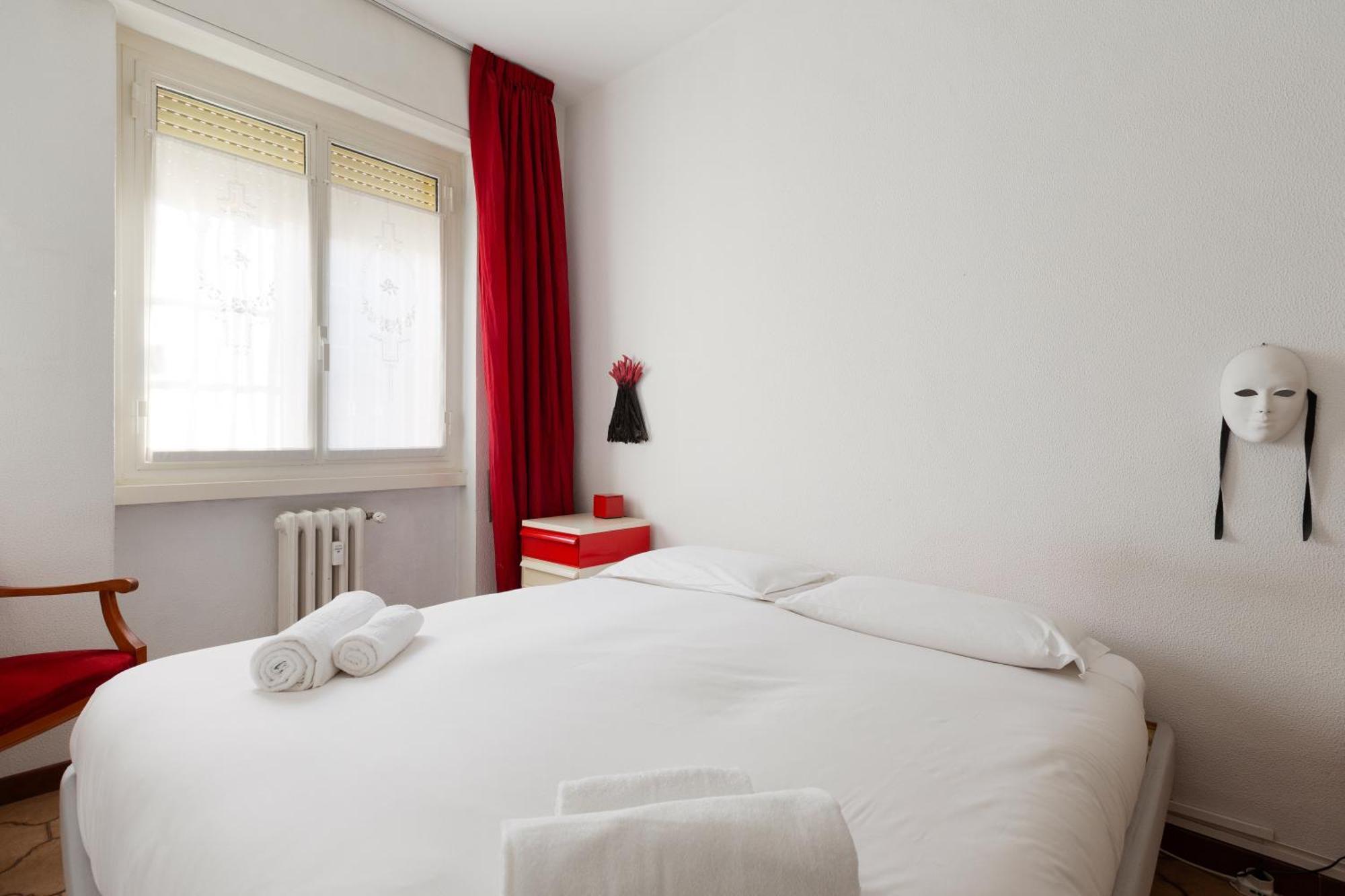 Milan-linate With Balcony Apartment *